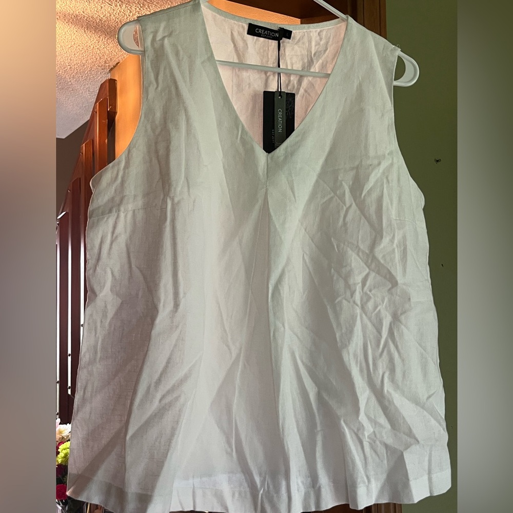 White Sleeveless Linen V-Neck Top Size Large Brand New